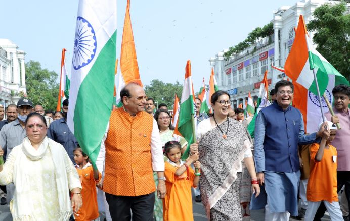 केंद्रीय मंत्रियों और दिल्ली के उपराज्यपाल ने बच्चों के साथ ‘प्रभात फेरी’ में लिया हिस्सा