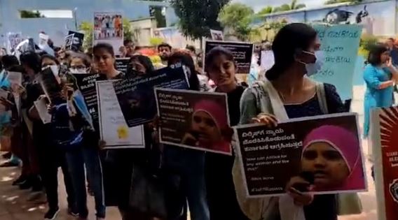 बिल्किस बानो मामला: राकांपा की महिला कार्यकर्ताओं ने दोषियों की रिहाई के खिलाफ प्रदर्शन किया