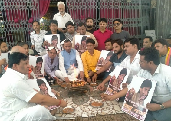 कानपुर : हास्य कलाकार राजू श्रीवास्तव के स्वस्थ होने को किया हवन-पूजन