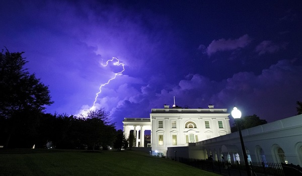 America: व्हाइट हाउस के पास बिजली गिरने से चार झुलसे, हालत गंभीर