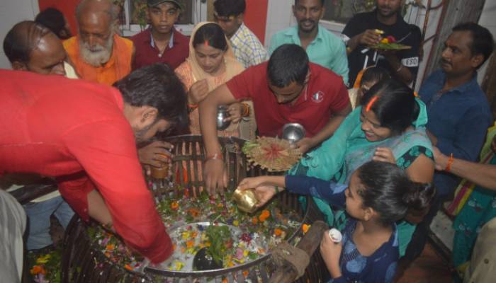अयोध्या: नागपंचमी पर शिव का जलाभिषेक कर भक्तों ने मांगा आशीर्वाद, धूमधाम से मनाया गया त्योहार