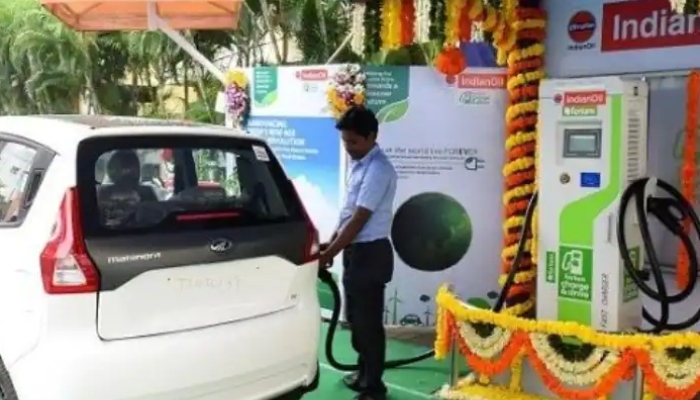 घर का नहीं बढ़ेगा बिजली बिल, अब पार्किंग में ही मिलेगी इलेक्ट्रिक वाहन चार्जिंग की सुविधा