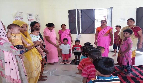 बिजनौर: आंगनबाड़ी केन्द्रों पर परखी गई बच्चों की सेहत