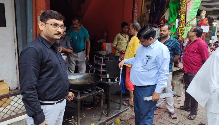 हरदोई: खाद्य टीम ने शहर में दूसरे दिन भी चलाया अभियान, लिया नमूना