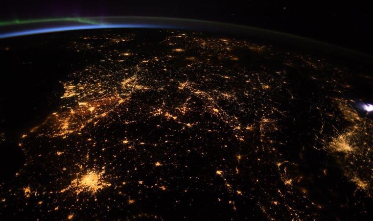 क्या आप बता पाएंगे! पृथ्वी की इस फोटो में देखो- कितने देश दिख रहे? : अंतरिक्षयात्री ने पूछा