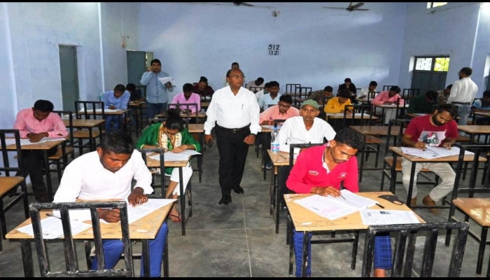 बांदा: पीईटी परीक्षा की दोनों पालियों में 6089 अभ्यर्थी रहे अनुपस्थित