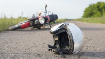 नैनीताल: नीदरलैंड के बाइकर को अज्ञात वाहन ने मारी टक्कर, खाई में गिरने से बचा