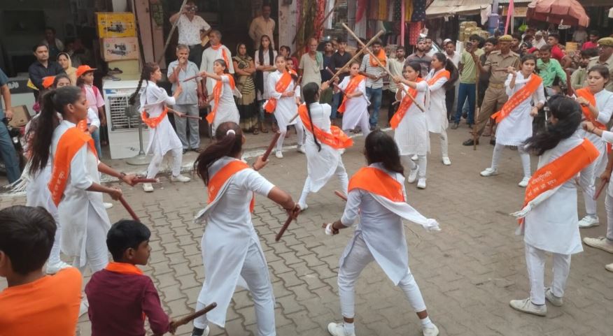 मथुरा: आर्यसमाज का 84वां चार दिवसीय वार्षिकोत्सव हुआ प्रारंभ, वीरांगनाओं ने किया लट्ठ प्रदर्शन
