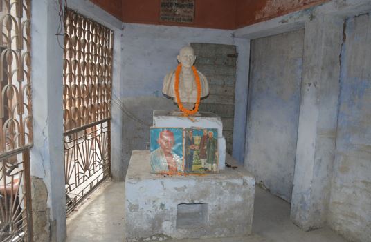 बरेली: बिहारीपुर कासगरान में बापू की अस्थियों की भस्म को मिलाकर स्थापित हुई थी प्रतिमा
