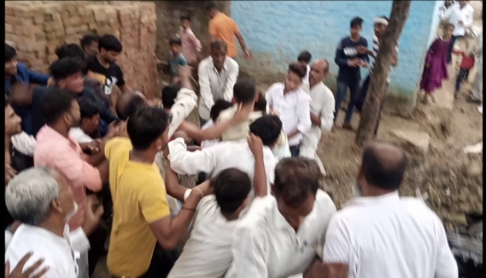 हमीरपुर: शराब पीकर बरातियों ने काटा हंगामा, जनातियों से की मारपीट