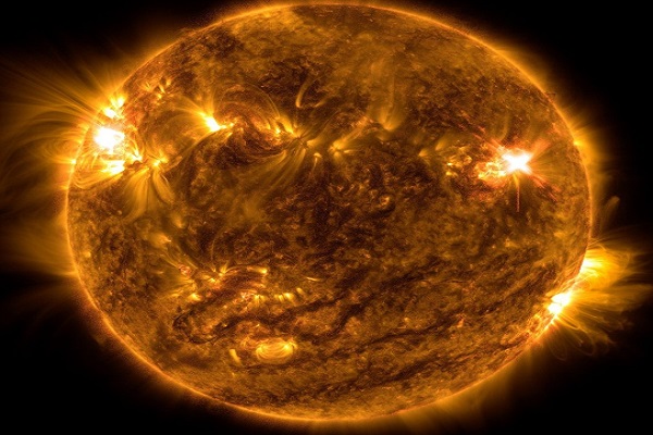 NASA ने शेयर की  Solar flare की शानदार तस्वीर, बताया धरती पर कितना पड़ेगा प्रभाव?
