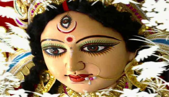 अयोध्या में दुर्गा अष्टमी पर साधु ने देवी जी को अर्पित कर दी हथेली