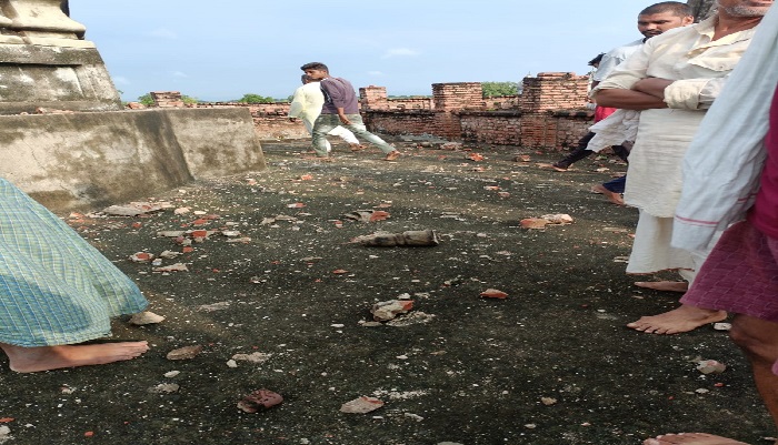 हमीरपुर: आकाशीय बिजली से मन्दिर छतिग्रस्त शिवलिंग सुरक्षित
