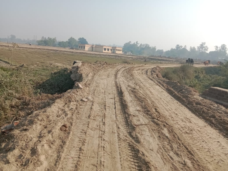 रायबरेली: सड़क निर्माण के लिए सौ एकड़ भूमि की जल निकासी बंद, परेशान हैं किसान   