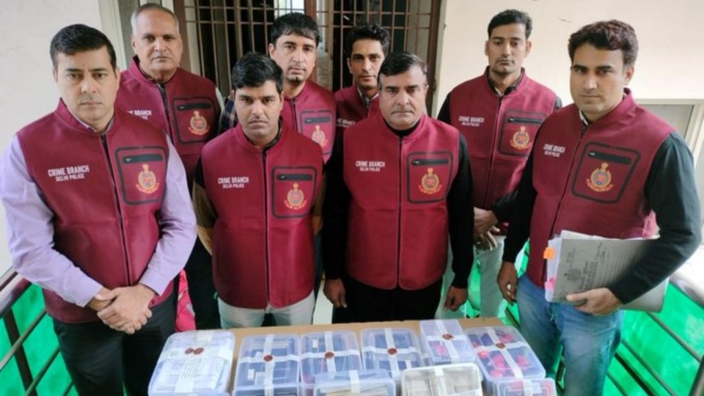 दिल्ली में फर्जी वीजा गिरोह चलाने के आरोप में आठ शख्स गिरफ्तार 