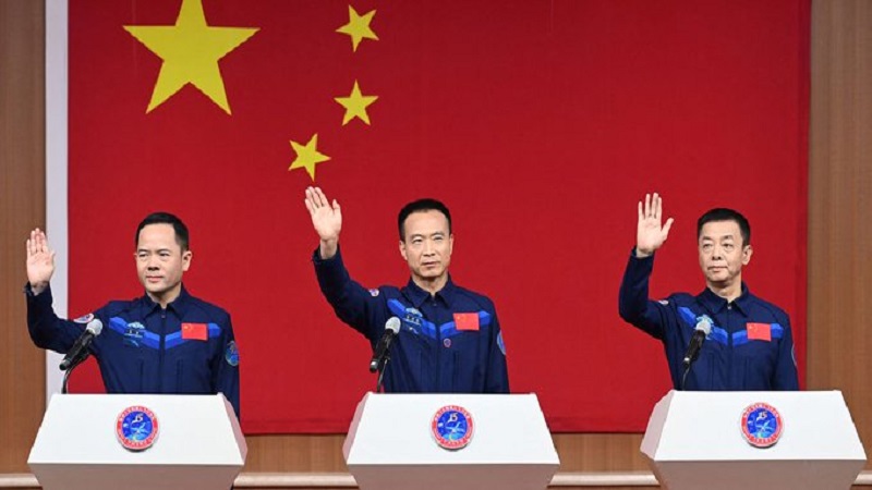 इतिहास लिखने को तैयार ड्रैगन!, अंतरिक्ष स्टेशन पर भेजेगा तीन चीनी अंतरिक्ष यात्री