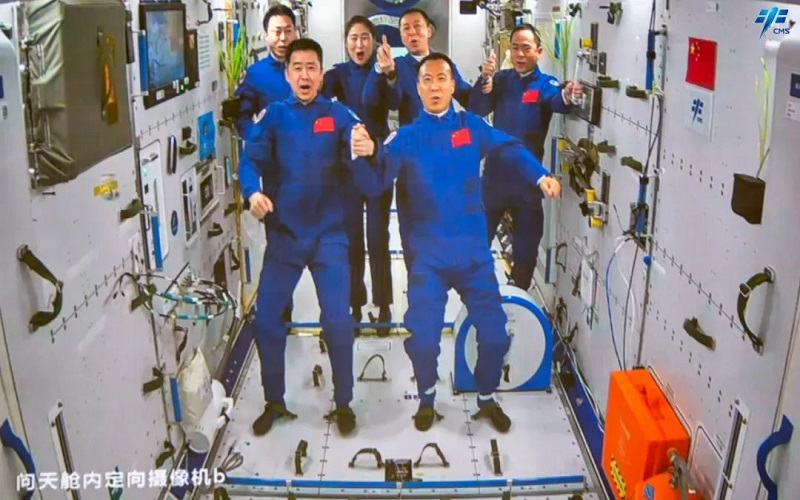 ऐतिहासिक पल! Space Station में पहली बार एकत्रित हुए China के 6 Astronauts