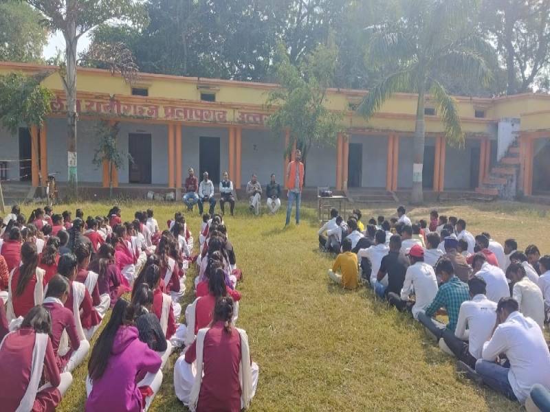 प्रतापगढ़: छात्र-छात्राओं को टीकाकरण कार्यक्रम के बारे में दी गई जानकारी 