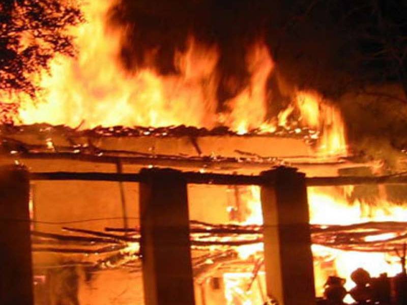 गौतम बुद्ध नगर में एक फैक्ट्री में लगी भीषण आग, करोड़ों का माल जलकर खाक