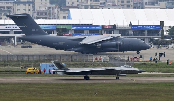 हथियारों के वैश्विक व्यापार में दबदबा बनाने के लिए चीन ने एयर शो में किया प्रदर्शन