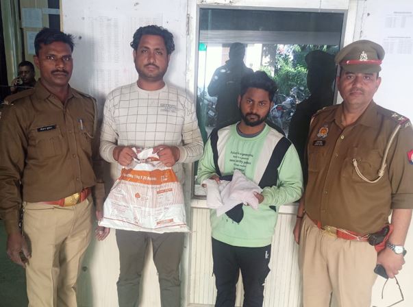 मेरठ: पुलिस ने नकली टाटा नमक बनाने वाली फैक्ट्री पकड़ी, दो गिरफ्तार