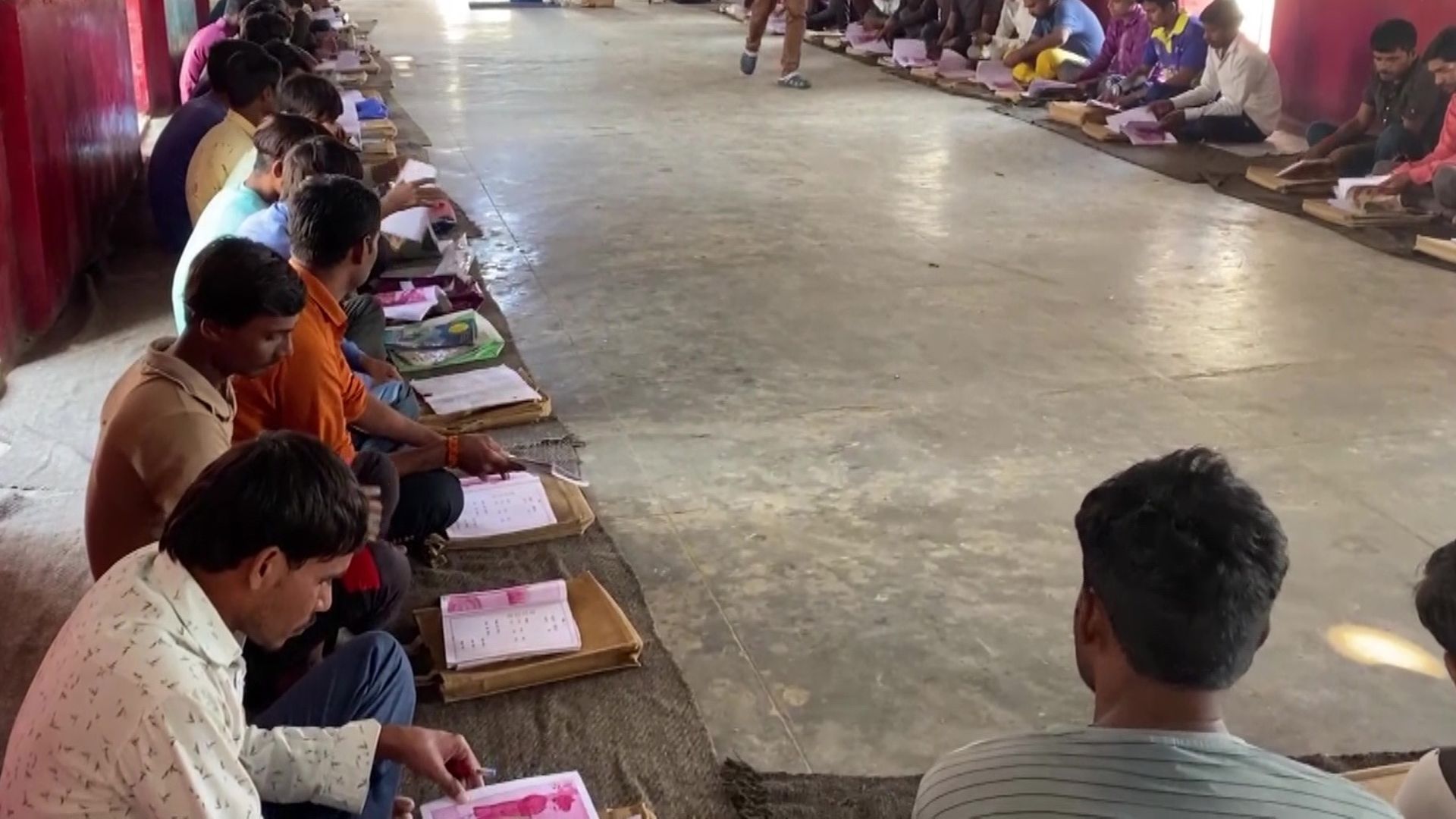 सीतापुर: 500 बंदियों को निरक्षर से साक्षर बनाया, शिव नाडर फाउंडेशन का मिला सहयोग