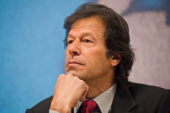 पाकिस्तान के रक्षा मंत्री का खुलासा, भारत से मिला गोल्ड मेडल इमरान खान ने बेचा