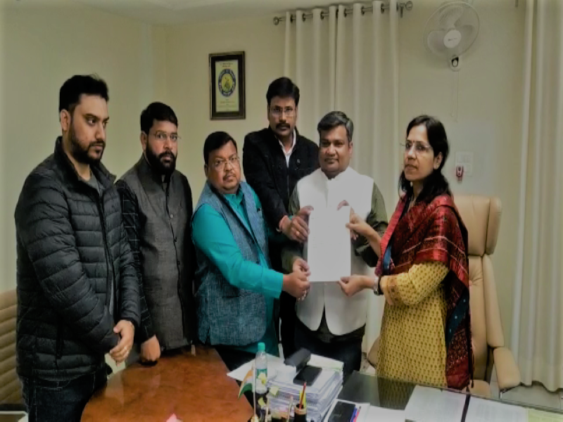 लखनऊ: GST अभियान से नाराज व्यापारियों की राज्यकर आयुक्त से मुलाकात, छापों पर लगी अनिश्चितकालीन रोक