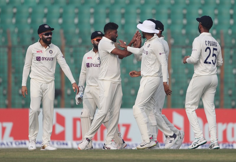 IND vs BAN 1st Test Day 2 : बांग्लादेश को फॉलो-ऑन का खतरा, स्कोर 133/8, कुलदीप ने चार और सिराज ने तीन विकेट झटके