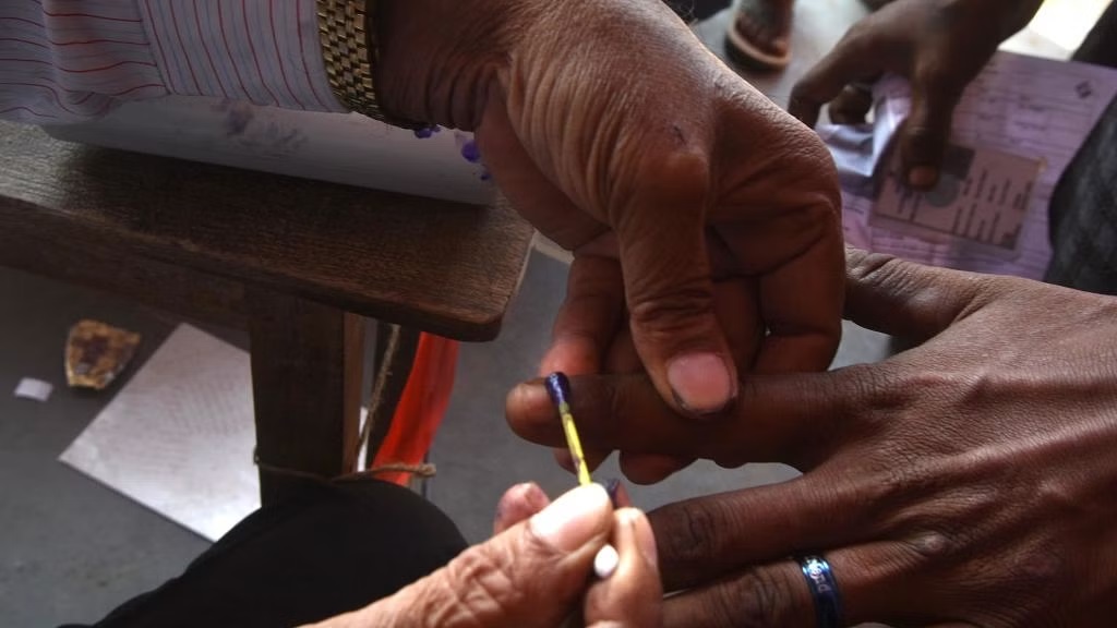 गुजरात Election 2022 : खड़गे-राहुल की गुजरात के लोगों से बड़ी संख्या में मतदान करने की अपील