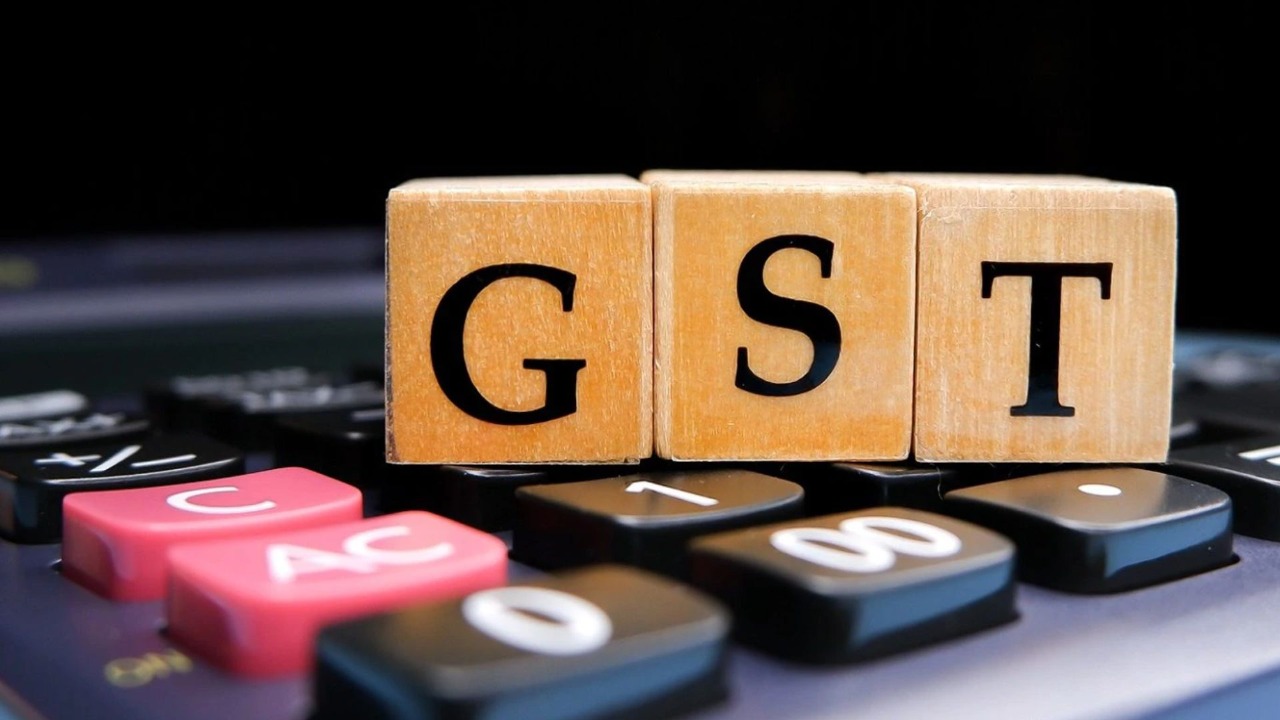 GST राजस्व नवंबर में 11 प्रतिशत बढ़कर लगभग 1.46 लाख करोड़ रुपए 