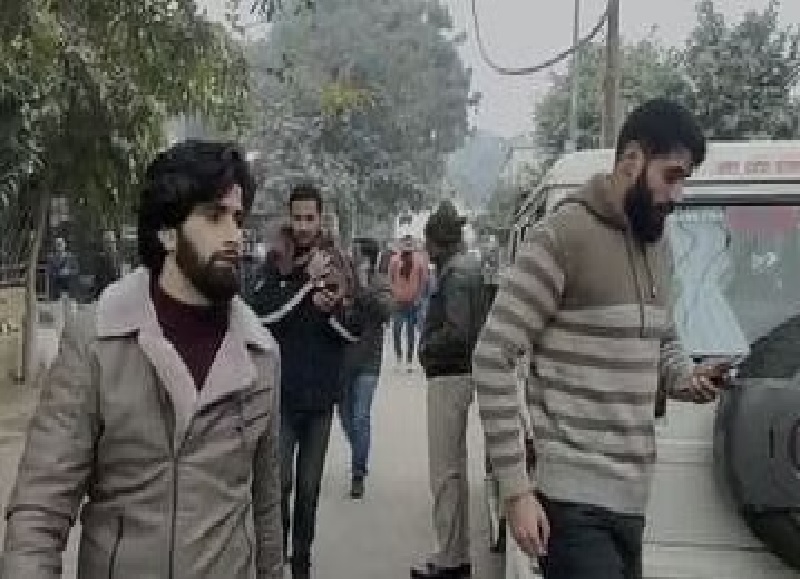 छात्र का आरोप : अलीगढ़ मुस्लिम यूनिवर्सिटी में आतंकी कहकर कश्मीरी स्टूडेंट से मारपीट
