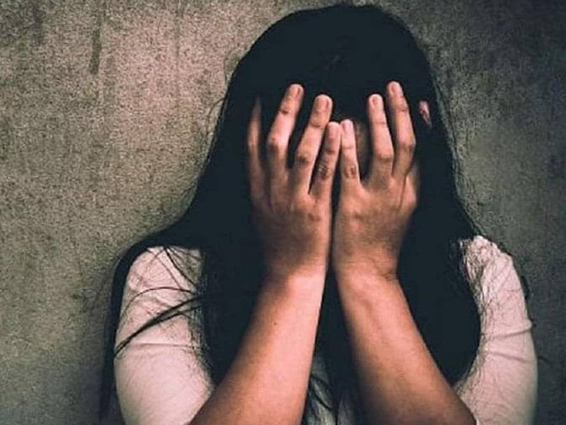 संत कबीर नगर: खेत में गई युवती को अकेला पाकर युवक ने किया दुष्‍कर्म
