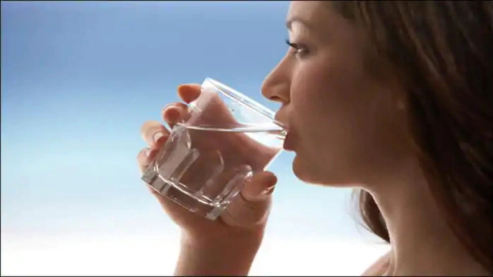  Winter Hydration : आज ही जान लीजिए सर्दियों में पानी पीने का सही तरीका