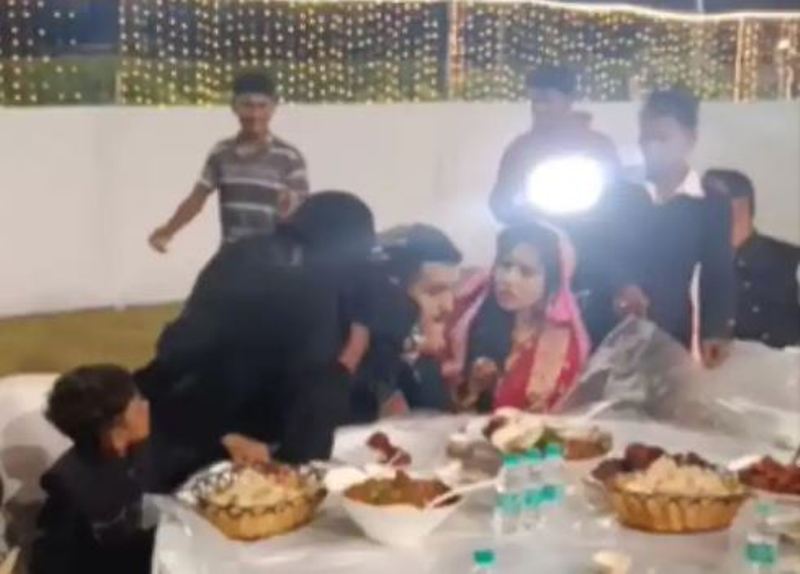 दुल्हन के सामने दूल्हे के दोस्त ने किया ऐसा मजाक, Video देख उड़ जाएंगे होश
