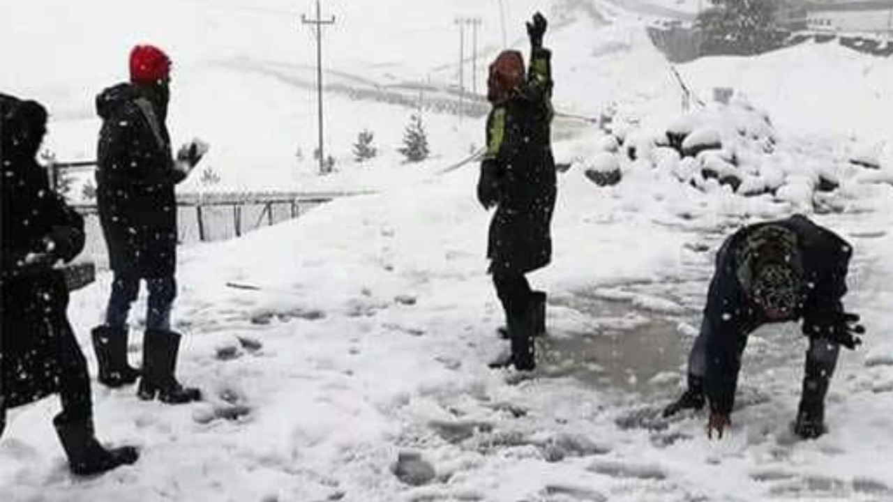 Uttarakhand : जोशीमठ में बर्फबारी के चलते रोका गया ध्वस्तीकरण का काम
