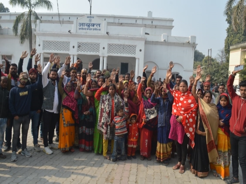 अयोध्या : 300 परिवारों को बेघर होने का सता रहा भय