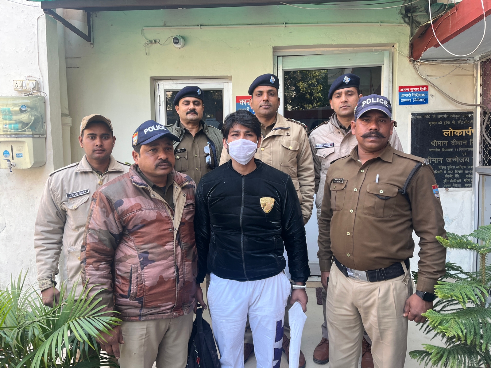रामनगरः पुलिस के हत्थे चढ़ा हिस्ट्रीशीटर, अवैध असलहा समेत भारी मात्रा में नशे के इंजेक्शन बरामद