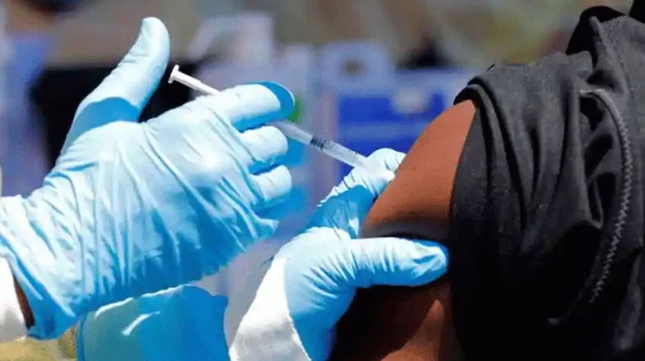 बरेली: 32 केंद्रों पर कोविड वैक्सीनेशन जारी, हवाई सफर करने वालों को राहत