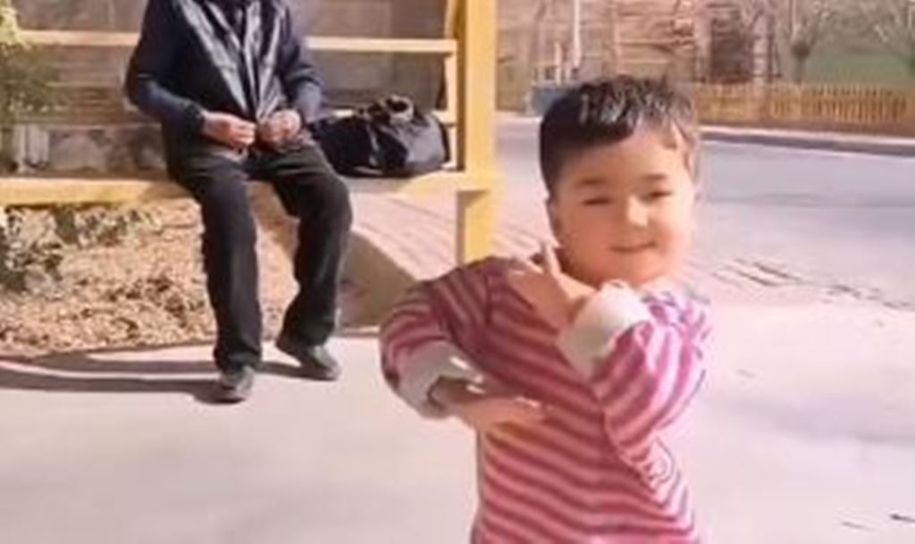 Viral Video: छोटी बच्ची ने किया कमाल का डांस, धांसू एक्सप्रेशन देखकर आप भी कहेंगे वाह... 