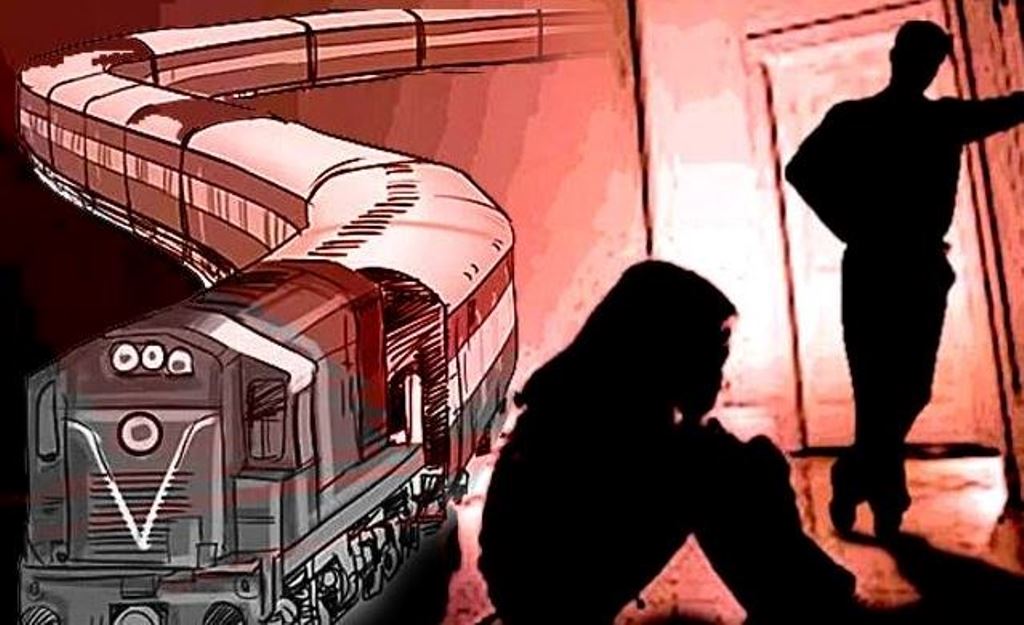 संभल: ट्रेन के एसी कोच में महिला यात्री से टीटीई और उसके साथी ने किया सामूहिक दुष्कर्म