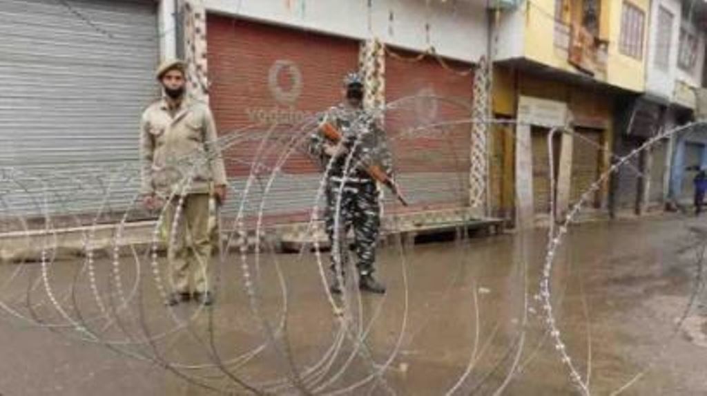 जम्मू-कश्मीर प्रशासन ने सभी सीमाओं को सील करने का दिया आदेश 