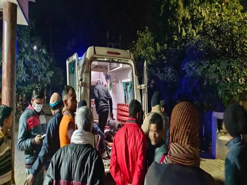 हरदोई : खड़े ट्रक में घुसी बाइक, दो युवकों की मौत