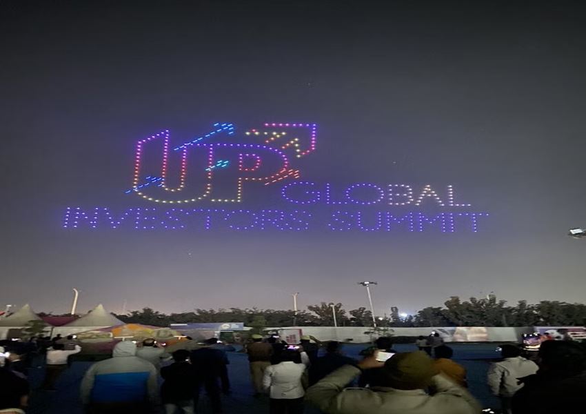 UPGIS-2023: यूपी जीआईएस की सुबह अर्थ तो शाम रही अध्यात्म के नाम, Drone Show के जरिये दिखी UP की भव्यता
