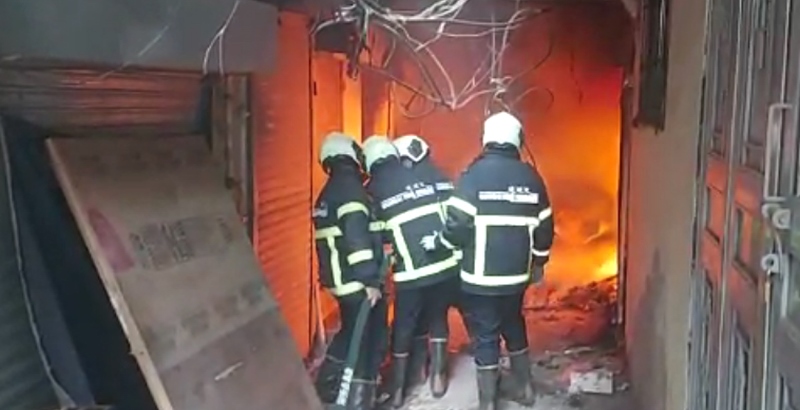 मुंबई: धारावी के अशोक मिल परिसर में लगी आग, एक महिला की मौत 