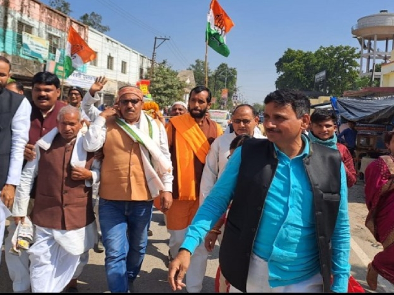 आजमगढ़ : कांग्रेस कार्यकर्ताओं ने बुलडोजर को बताया तानाशाही का प्रतीक, शव यात्रा निकाल किया अंतिम संस्कार