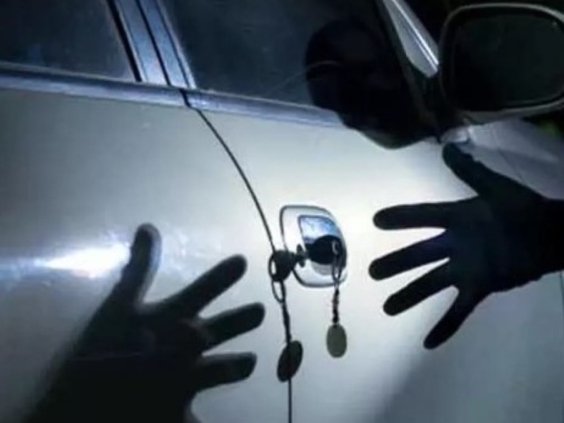 लखनऊ : पूर्व विधायक के घर से लग्जरी कार चोरी, ड्राइवर समेत तीन लोगों पर प्राथमिकी दर्ज
