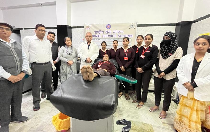 बरेली: स्वयंसेवकों ने रोहिलखंड मेडिकल कॉलेज एवं हॉस्पिटल में रक्तदान शिविर का किया आयोजन