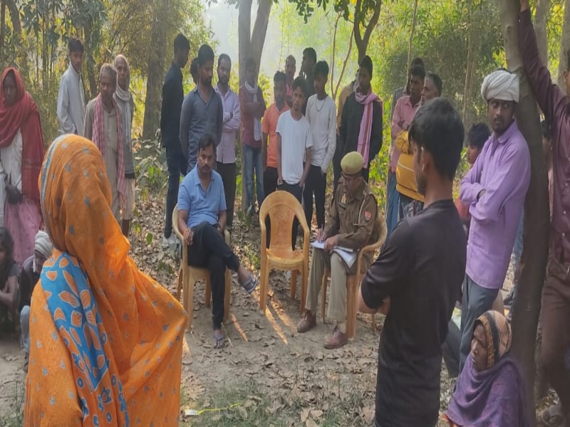 अयोध्या में पेड़ पर फंदे से लटका मिला युवक का शव, जांच में जुटी पुलिस  