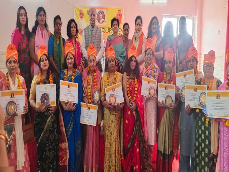 लखनऊ में 15 महिलाओं को दिया गया  'सुषमा स्वराज अवॉर्ड' 